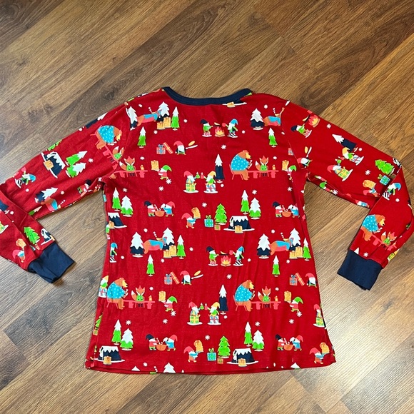 Wondershop Festive Red women’s Christmas Pajama Set - Picture 4 of 6
